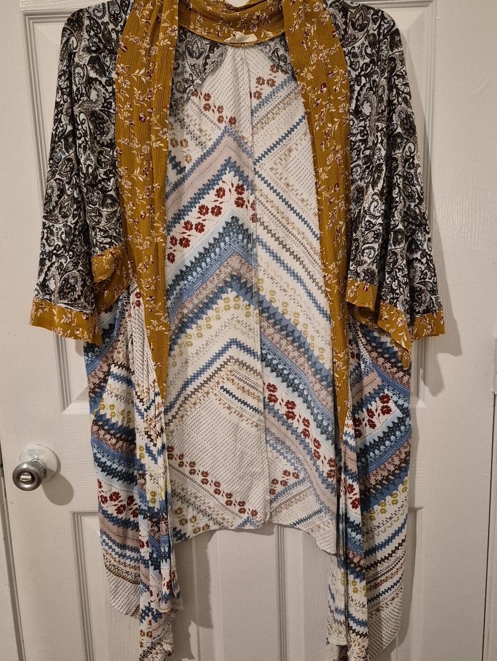 ODDY | ONE SIZE | Multicoloured floral and paisley print kimono with a boho vibe